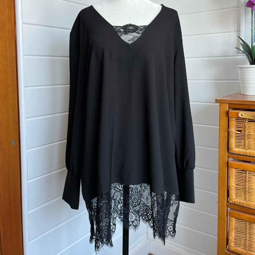 🆕 Zoe & Phoebe Black Long-sleeved blouse w/ lace detailing at top & bottom, NWT